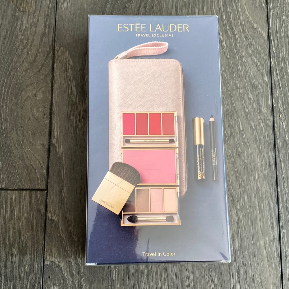 New Estée Lauder Travel Exclusive Kit